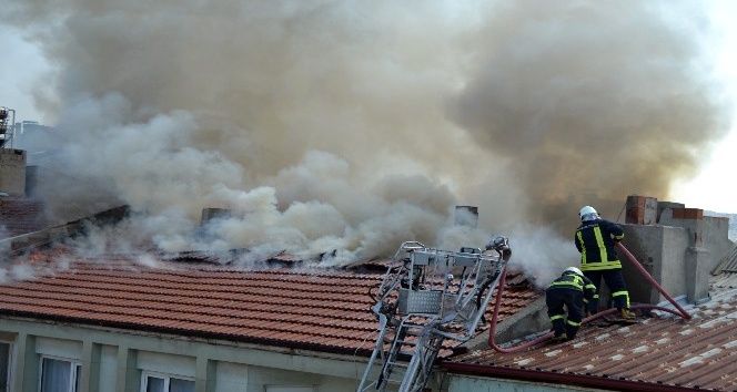 Burdur’da çatı yangını korkuttu