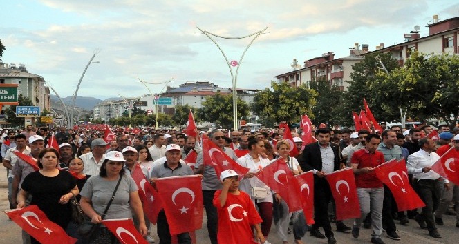 Tunceli’de “15 Temmuz Demokrasi ve Milli Birlik Günü”nde binlerce kişi yürüdü