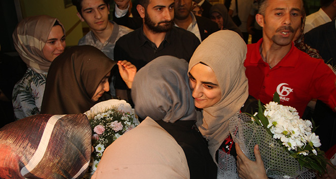 İsrail’de serbest bırakılan Ebru Özkan, Türkiye’ye döndü