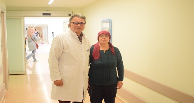 54 yaşındaki kadın 7 santimetrelik beyin tümöründen kurtuldu