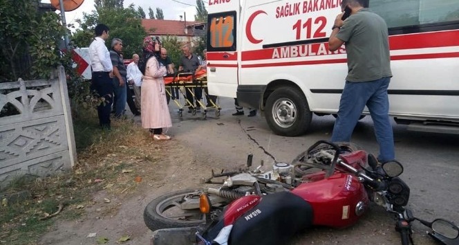 Sakarya’da motosiklet ile otomobil çarpıştı: 2 yaralı