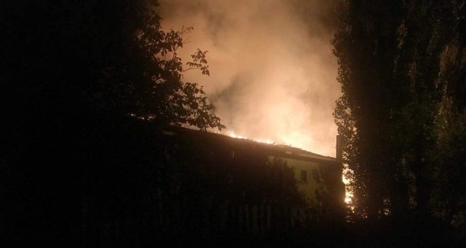 Ankara’da yangında iki bina hasar gördü
