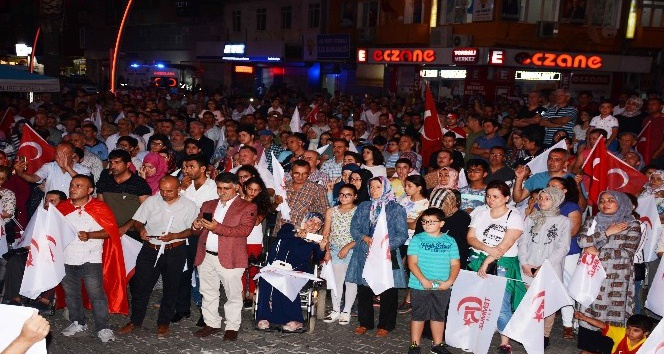Torbalı’da 15 Temmuz programına binlerce kişi katıldı