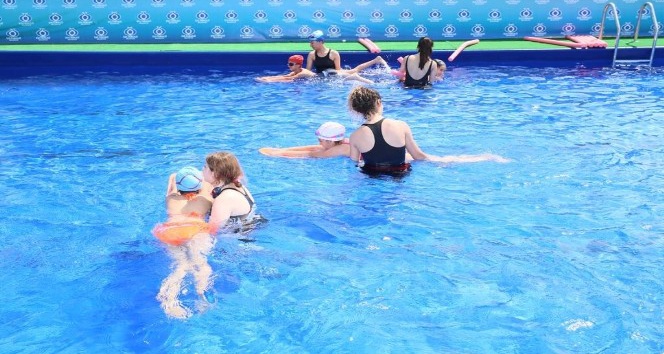 Sultangazili çocuklar yazın tadını portatif havuzda çıkaracak