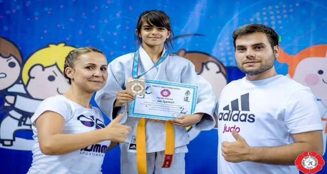 Minikler Judoda Eda Kahveci Türkiye Şampiyonu oldu