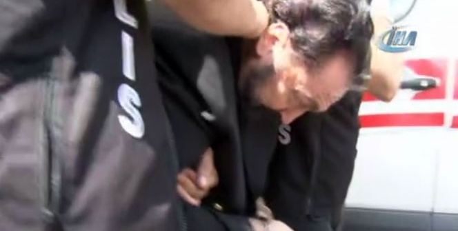Adnan Oktar soru soran gazetecilere bakın ne yaptı