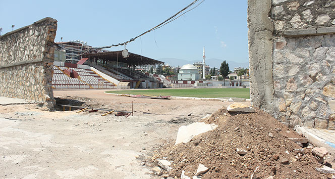 Atatürk Stadyumu’nda çalışmalar sürüyor