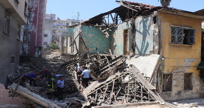 Mersin’de kullanılmayan 2 katlı bina çöktü