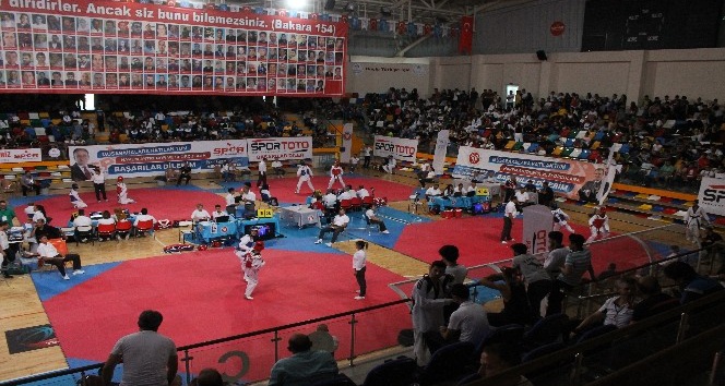 Bin 700 sporcunun katıldığı şampiyona Çankırı’da başladı