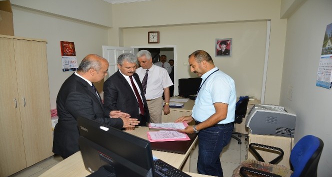 Vali Akın,  SGK’da incelemelerde bulundu