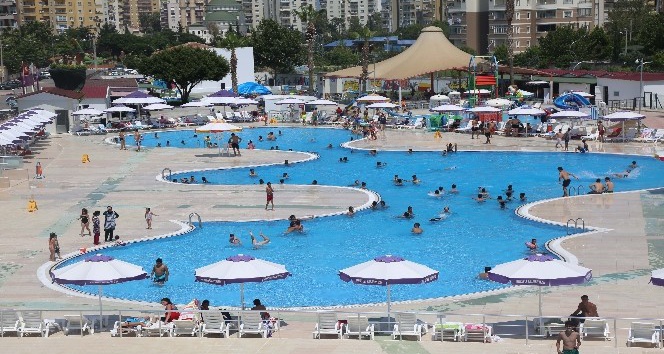 Mezitli Belediyesi su parkı sıcak yaz aylarının vazgeçilmezi oldu