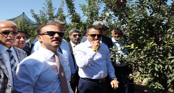 Bakan Pakdemirli, Yozgat’ta meyve bahçesini gezdi