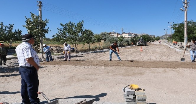 Uçhisar Belediyesi yol çalışmalarına ve park yenilemeye devam ediyor