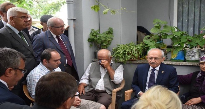 Kılıçdaroğlu, tren kazasında yakınlarını kaybeden aileleri ziyaret etti