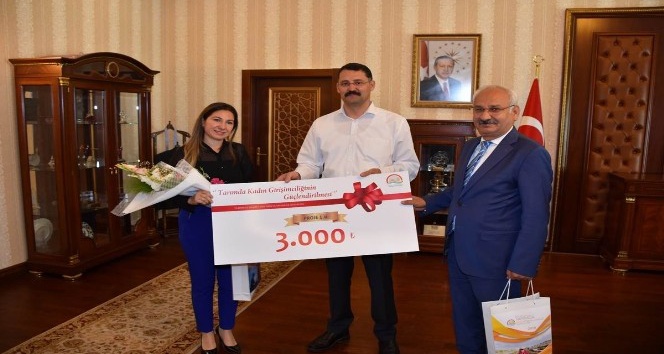 Girişimci çiftçi kadınlara valilikten ödül