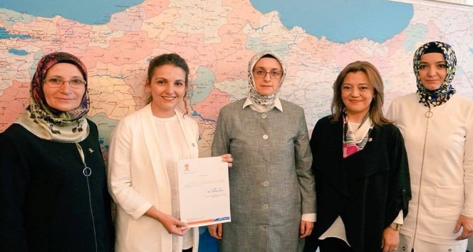 Esra Zeytin Sürücüoğlu, AK Parti Kütahya İl Kadın Kolları Başkan Vekili oldu