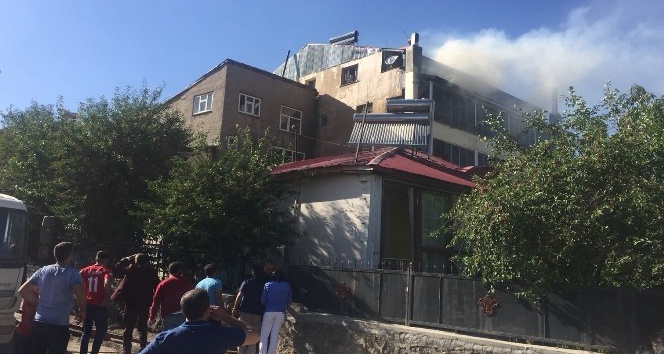 Karlıova’da yangın paniğe neden oldu