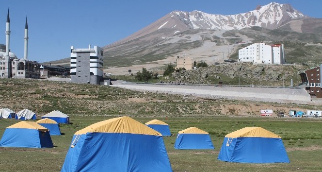 Erciyes’teki çadır kamplara yoğun ilgi