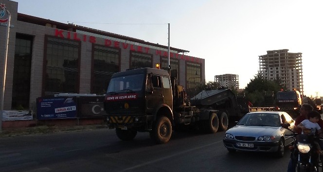 Münbiç ile Tel Rıfat sınırına sevkıyat sürüyor
