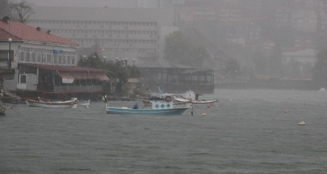 Meteorolojinin uyarılarının ardından Zonguldak’ta kuvvetli sağanak etkili oldu