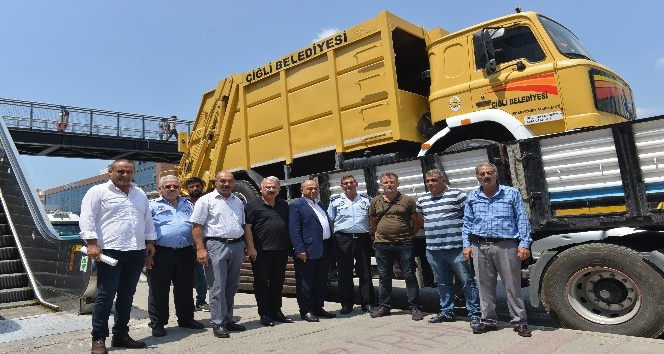 Çiğli’den Trabzon Düzköy’e çöp kamyonu