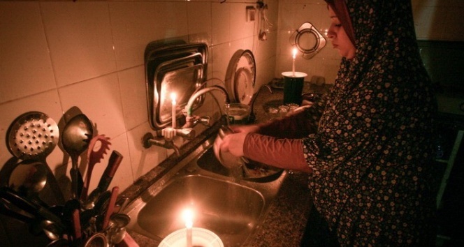 İran’da canlı yayında elektrik kesildi