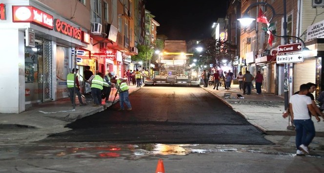 Aksaray Belediyesi bir gecede yolları asfaltladı