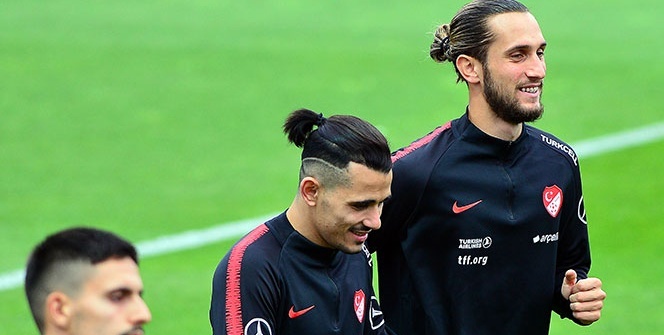 Milli futbolcu trafik kazası geçirdi!
