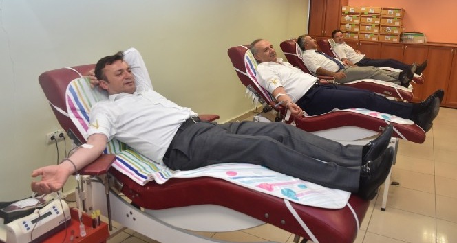 ESOGÜ yöneticilerinden Kızılay’a kan bağışı yapma çağrısı