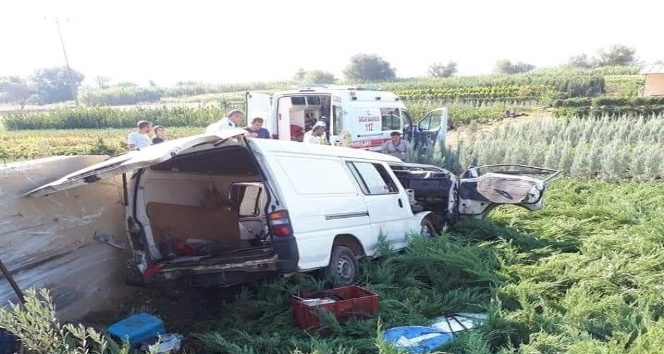 İşçileri taşıyan minibüs devrildi: 1 ölü, 3 yaralı