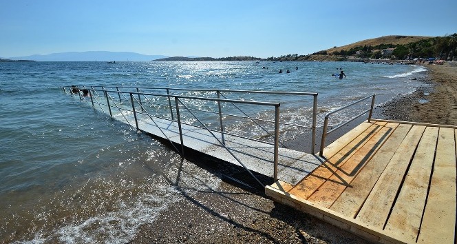 Foça’daki rampalar yüzme engellini kaldırdı
