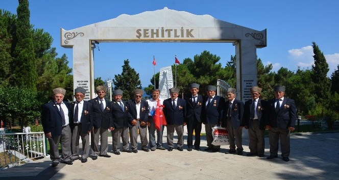 Sinop’ta Kıbrıs Barış Harekatı’nın 44. yıl dönümü nedeniyle şehitlik ziyareti