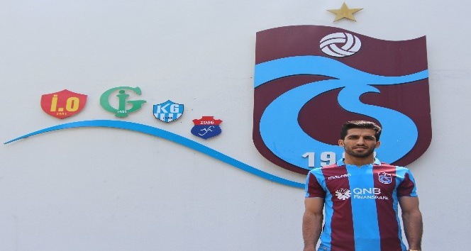 Trabzonspor, İranlı milli futbolcu Vahid Amiri ile sözleşme imzaladı