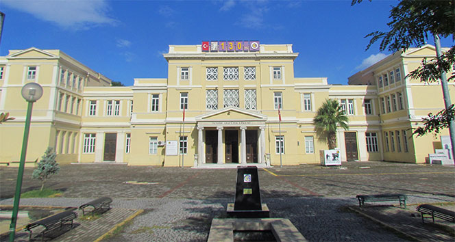 İki başbakan, yirmi iki bakan ve sayısız devlet adamı yetiştiren lise