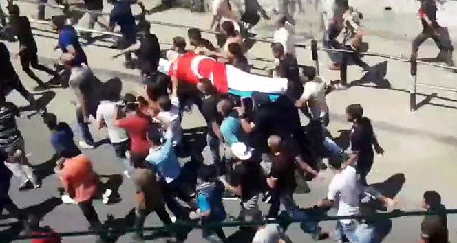 Filistinli gencin naaşı vasiyeti üzerine Türk bayrağına sarıldı