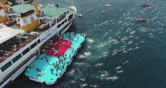 Samsung Boğaziçi Kıtalararası Yüzme Yarışı heyecanı havadan görüntülendi