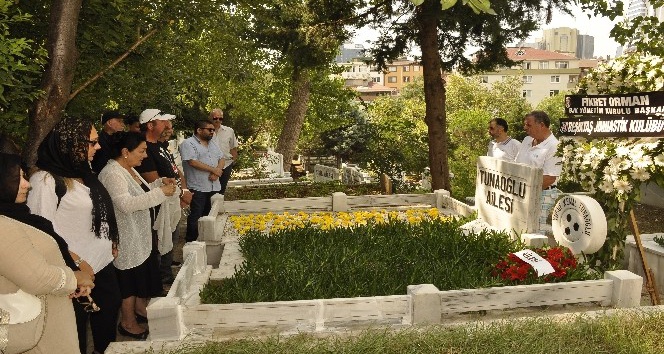 Beşiktaş, Yusuf Tunaoğlu’nu mezarı başında andı