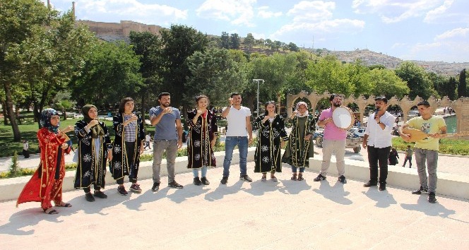 İşitme engelli genç kızın klip hayalini işaret dili ile gerçekleştirdiler