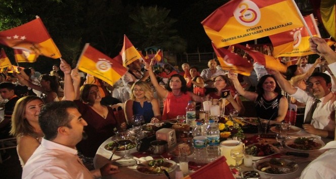 Galatasaray şampiyonluk kutlamalarına Fethiye’de devam etti