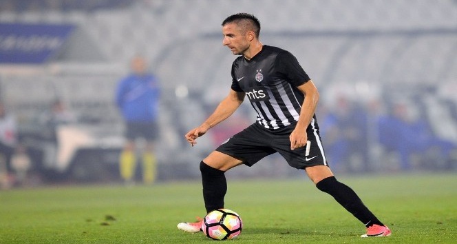 Yeni Malatyaspor, Manchaster United’ın eski oyuncusu Zoran Tosic ile anlaşmaya vardı