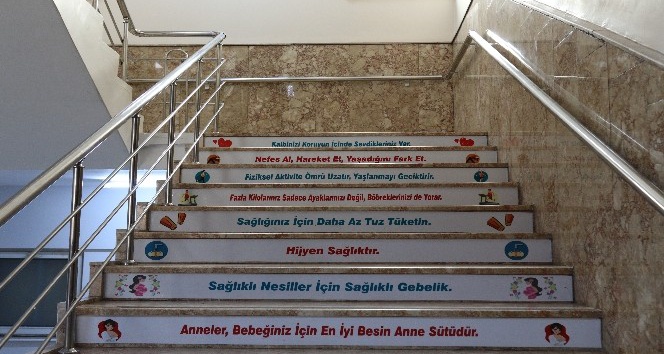 Sağlıkta önemli konular merdivenlere yazıldı