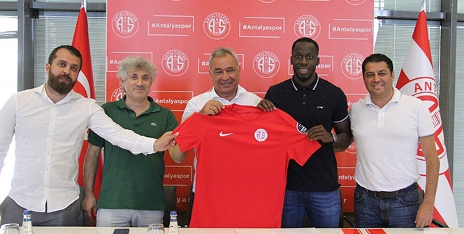 Süper Lig'de flaş transfer! İmzayı attı