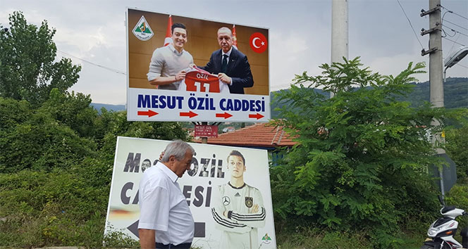Zonguldak&#039;taki Mesut Özil tabelası değişti