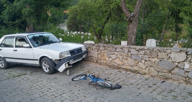 Ehliyetsiz sürücü, bisiklete binen çocuğa çarptı