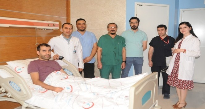 Cizre’de ilk defa ‘dizde çoklu bağ’ yaralanması ameliyatı yapıldı