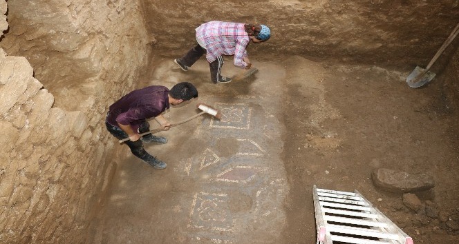 2 bin yıllık Antiochia ad Cragum kenti kazılarında yeni mozaik alanlar bulundu