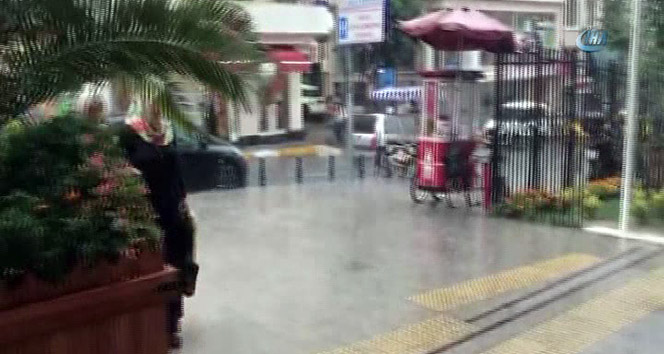 Meteoroloji uyarmıştı! İstanbul&#039;da beklenen yağış başladı