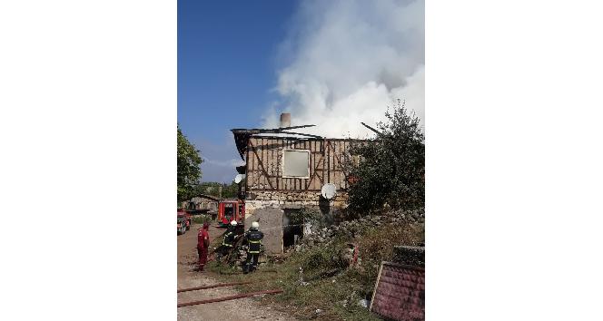 Safranbolu’da korkutan ev yangını