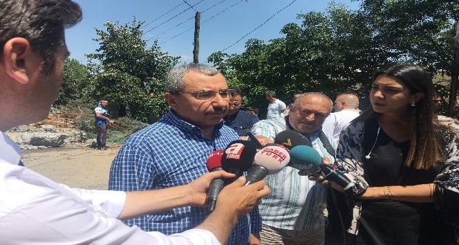 Sancaktepe Belediye Başkanı, duvarı çöken okulu inceledi