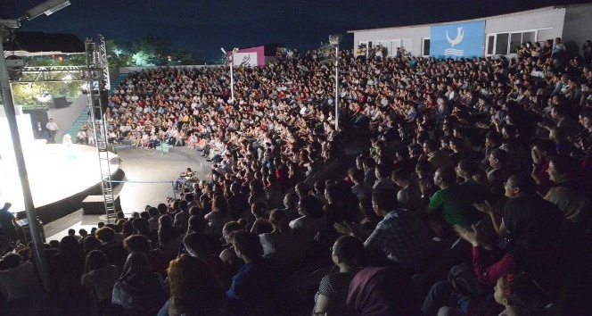 Aliağa’da kahkaha dolu bir gece